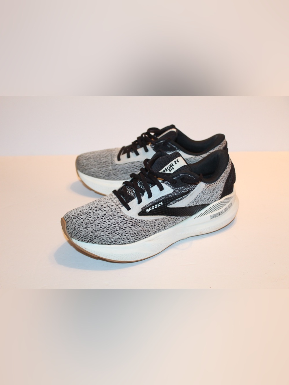 Brooks Adrenaline GTS 24 Women’s Shoes Size 10B